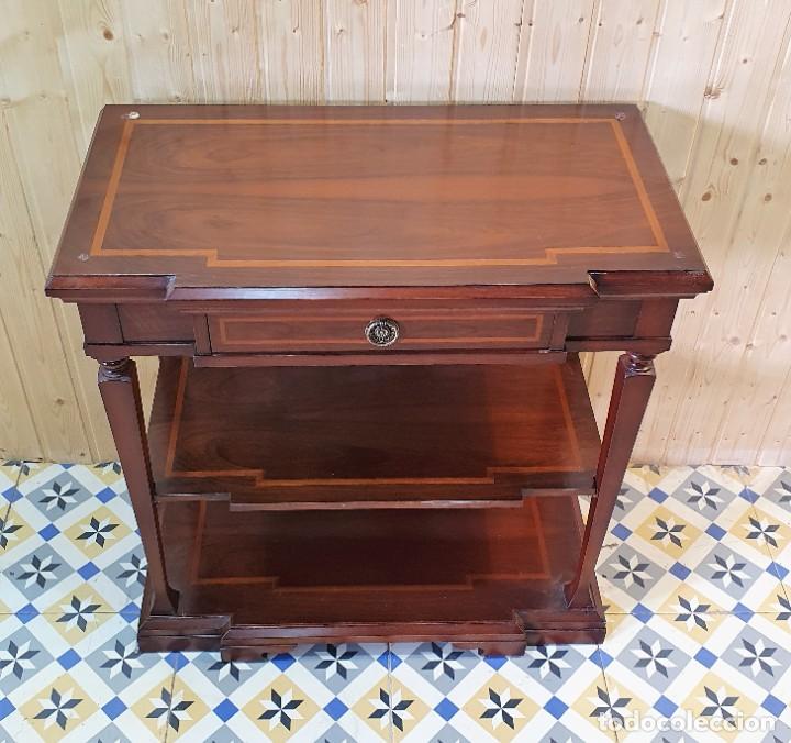 Antig&uuml;edades: MESA TV AUXILIAR - Foto 2