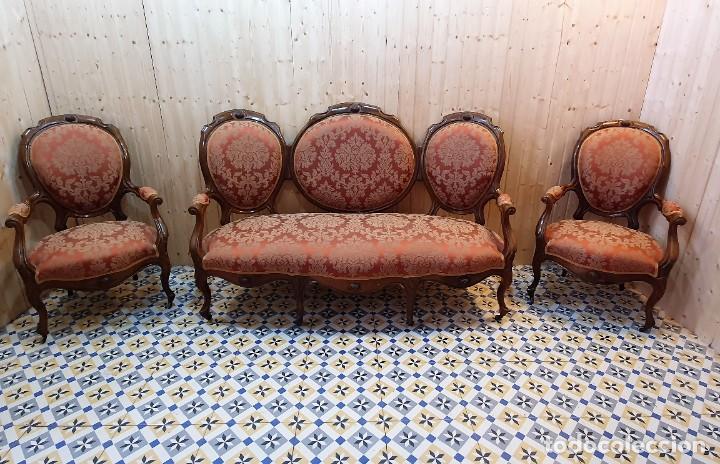 Antig&uuml;edades: SOFA CON SILLONES ESTILO ISABELINO - Foto 1