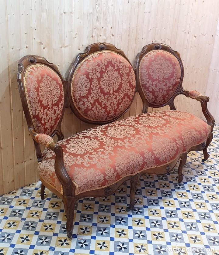Antig&uuml;edades: SOFA CON SILLONES ESTILO ISABELINO - Foto 6