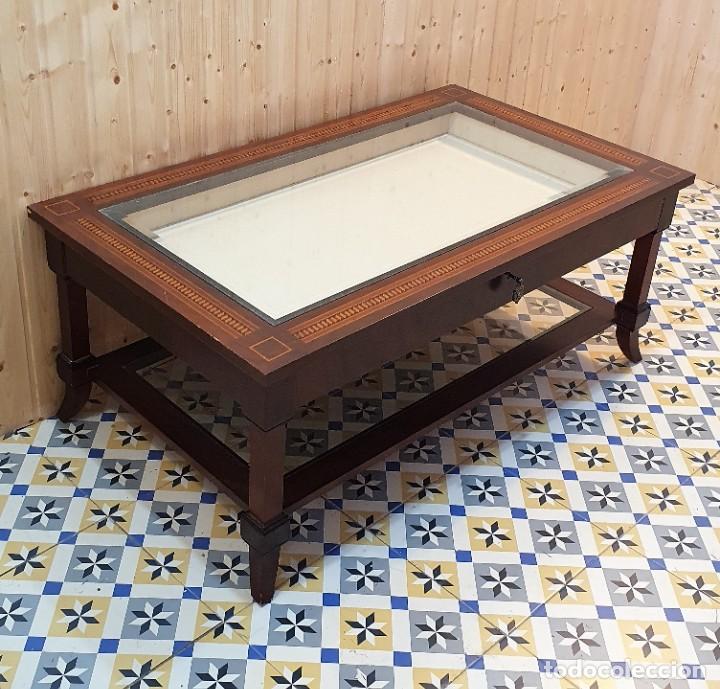 Antig&uuml;edades: Mesa estilo neocl&aacute;sico con caj&oacute;n expositor - Foto 3