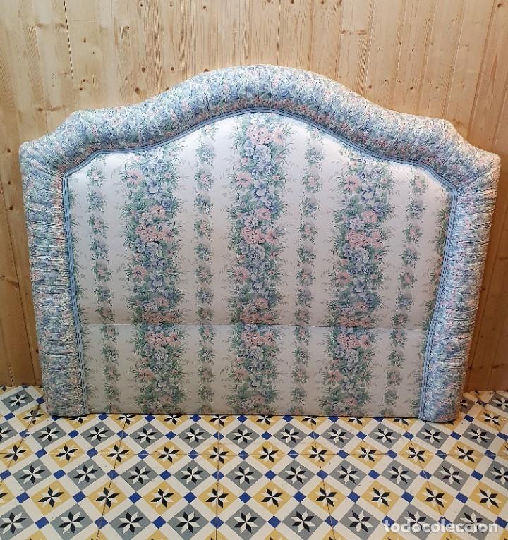 Antig&uuml;edades: CABECERO TAPIZADO DE 150 CM - Foto 1