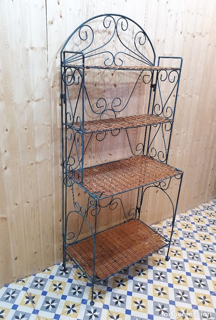 Antig&uuml;edades: ESTANTERIA FORJA Y MIMBRE - Foto 2