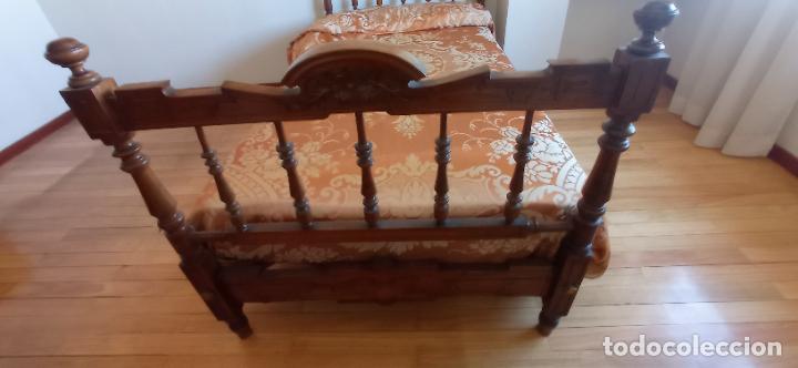 Antig&uuml;edades: ANTIGUA CAMA DE 105 MADERA TALLADA - Foto 3