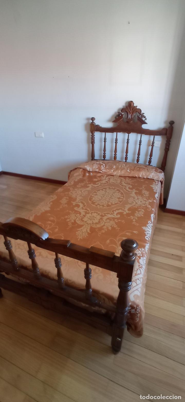 Antig&uuml;edades: ANTIGUA CAMA DE 105 MADERA TALLADA - Foto 1