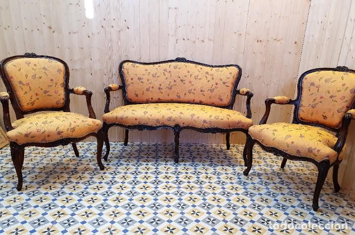 Antig&uuml;edades: TRESILLO ESTILO REINA ANA - Foto 1