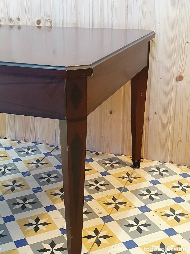 Antig&uuml;edades: MESA AUXILIARA CLASICA - Foto 3