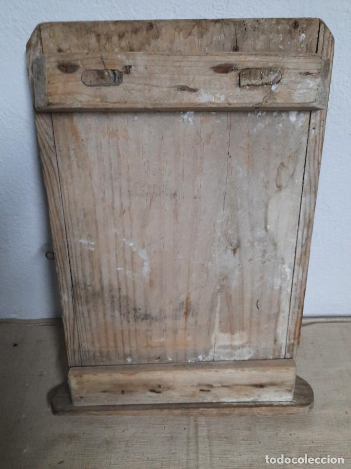 Antig&uuml;edades: Antigua tabla de lavar - Foto 2