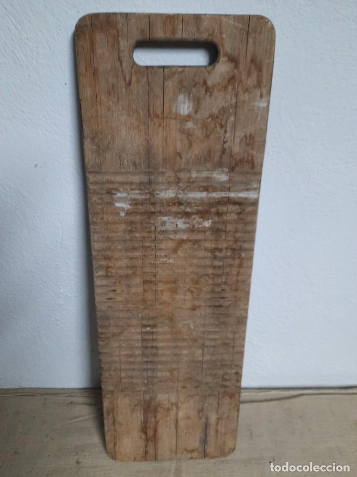 Antig&uuml;edades: Antigua tabla de lavar - Foto 1