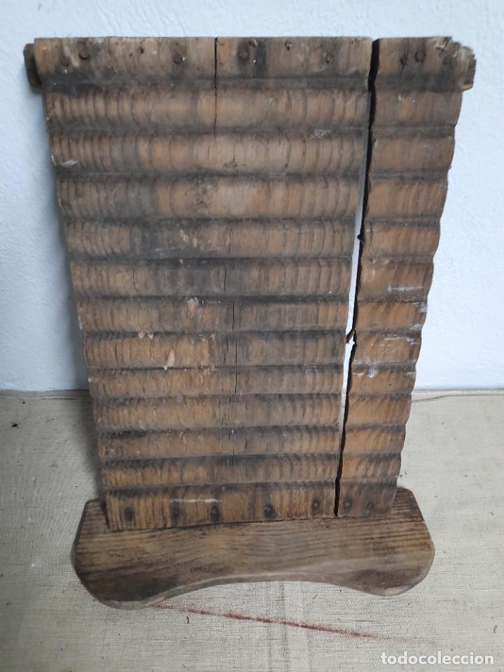 Antig&uuml;edades: Antigua tabla de lavar - Foto 1