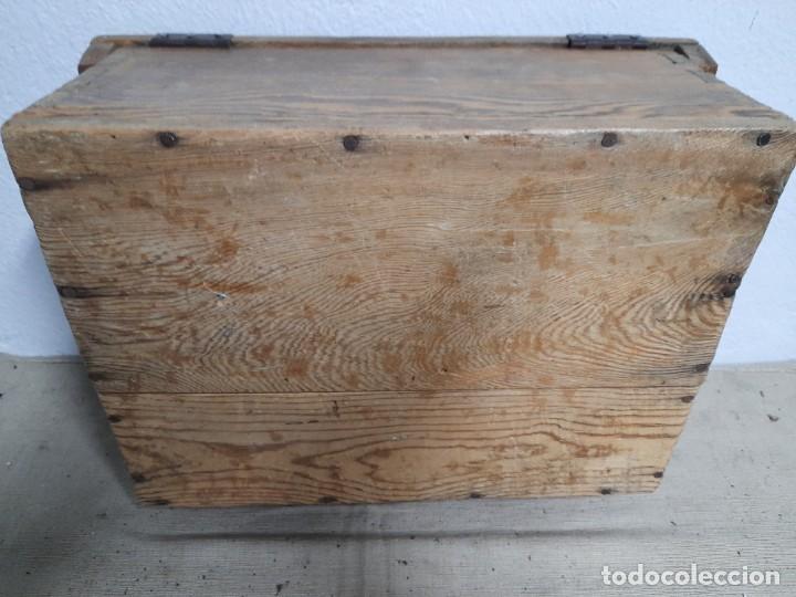 Antig&uuml;edades: Antiguo caja arca ba&uacute;l de doble cierre - Foto 6