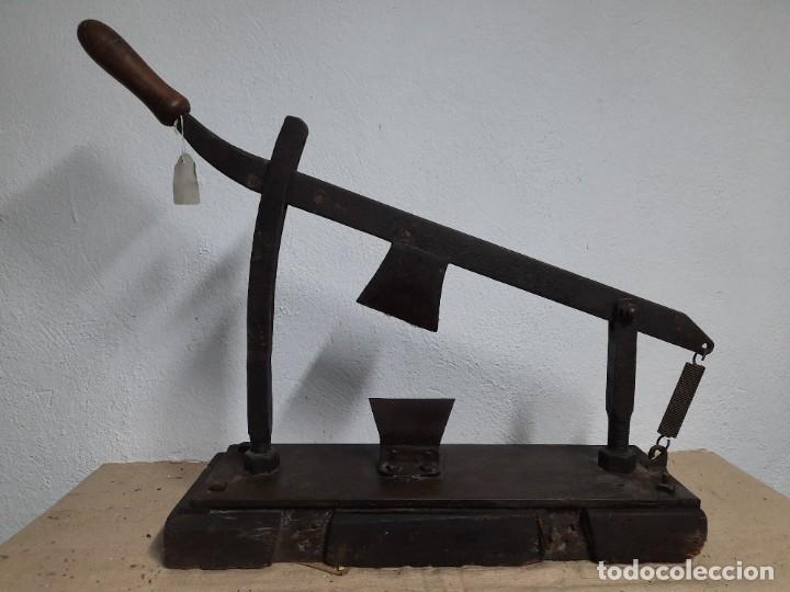 Antig&uuml;edades: Antigua cortadora de fruta forja - Foto 1