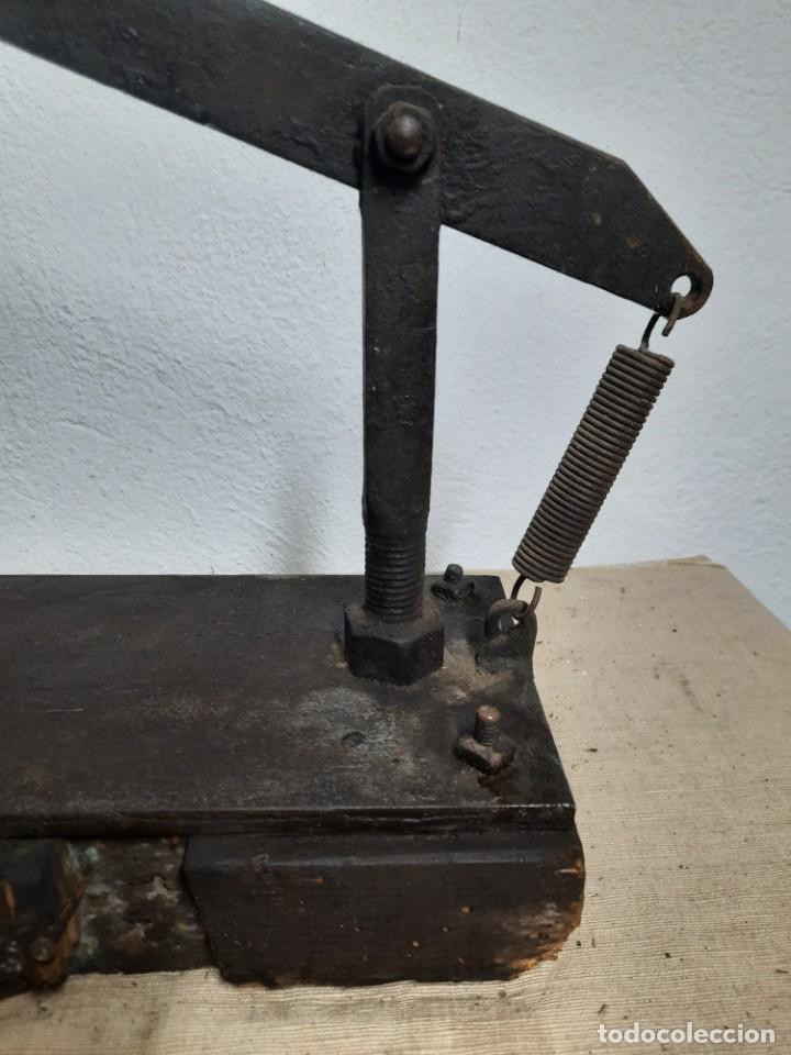 Antig&uuml;edades: Antigua cortadora de fruta forja - Foto 2