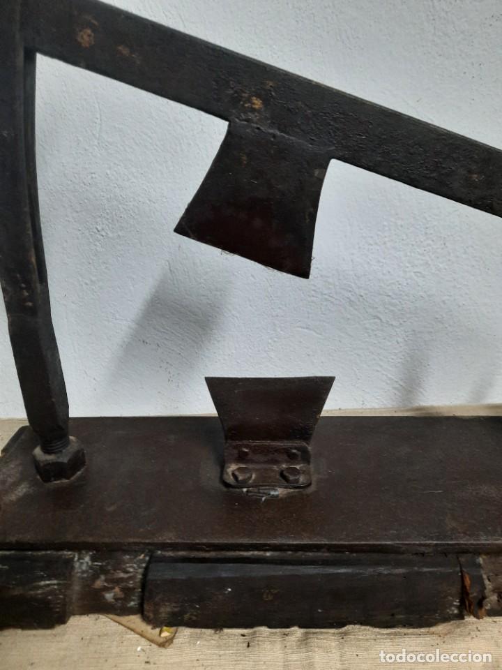 Antig&uuml;edades: Antigua cortadora de fruta forja - Foto 3