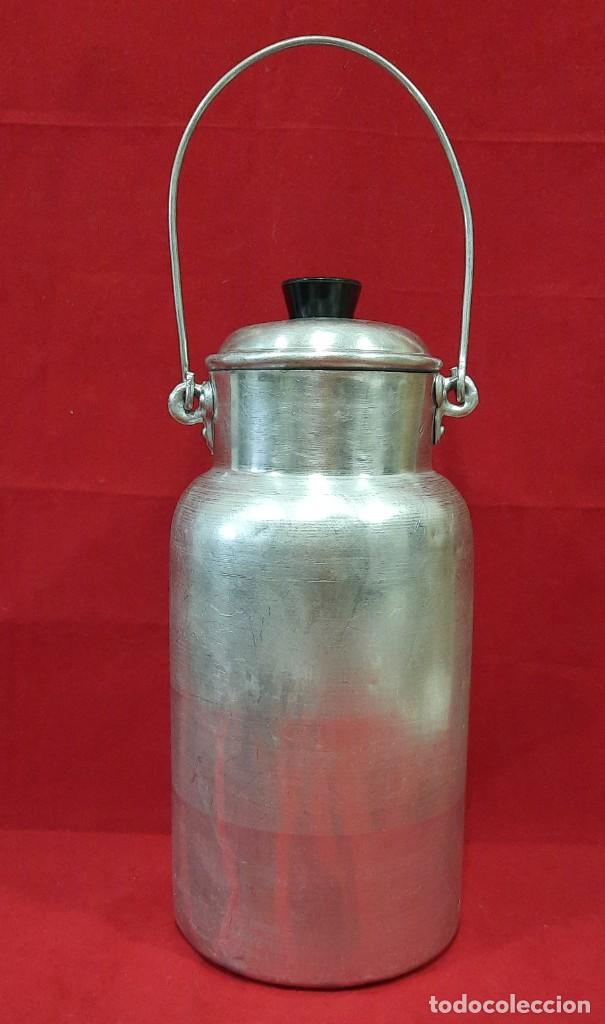 Antig&uuml;edades: LECHERA DE MANO DE ALUMINIO - Foto 1