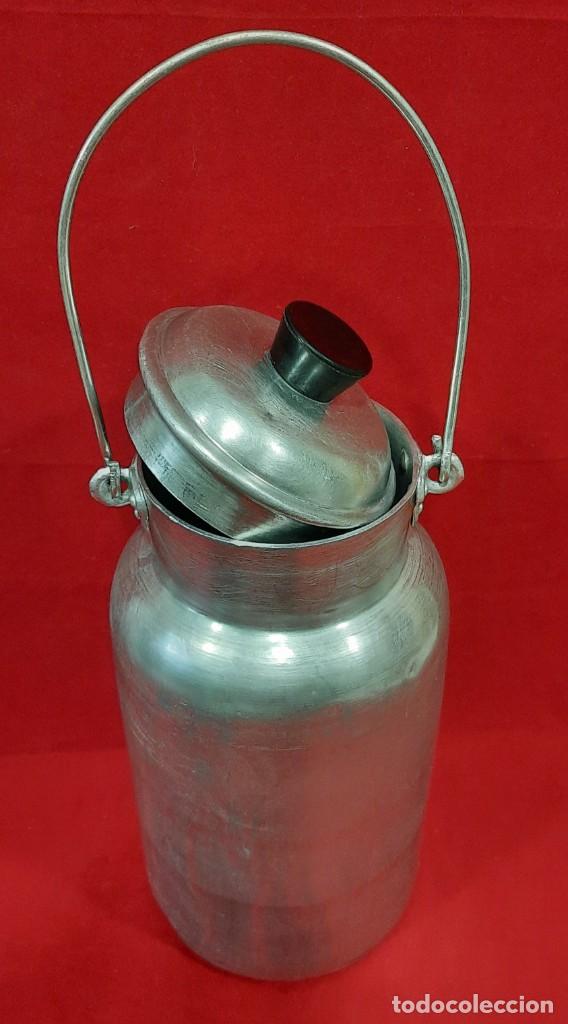 Antig&uuml;edades: LECHERA DE MANO DE ALUMINIO - Foto 2