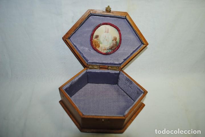 Antig&uuml;edades: ANTIGUO ESTUCHE PARA OSTIAS - Foto 2