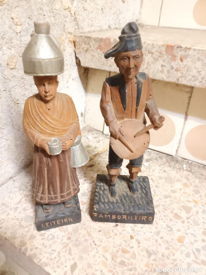 Antig&uuml;edades: Pareja de figuras de madera - Foto 1