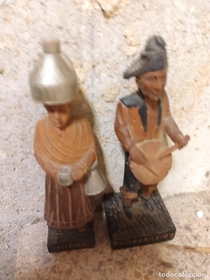 Antig&uuml;edades: Pareja de figuras de madera - Foto 2