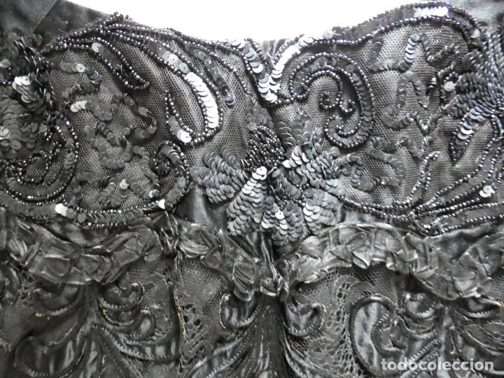 Antig&uuml;edades: ANTIGUA CAPA DE ENCAJE Y SEDA S. XIX - Foto 6