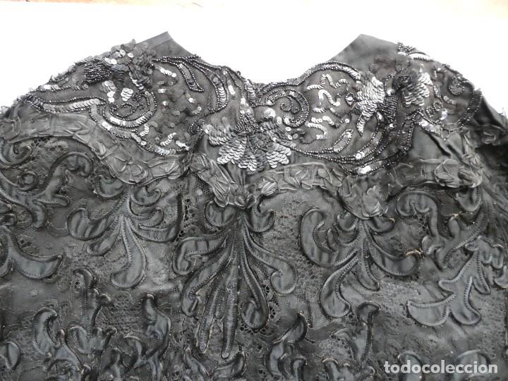 Antig&uuml;edades: ANTIGUA CAPA DE ENCAJE Y SEDA S. XIX - Foto 18