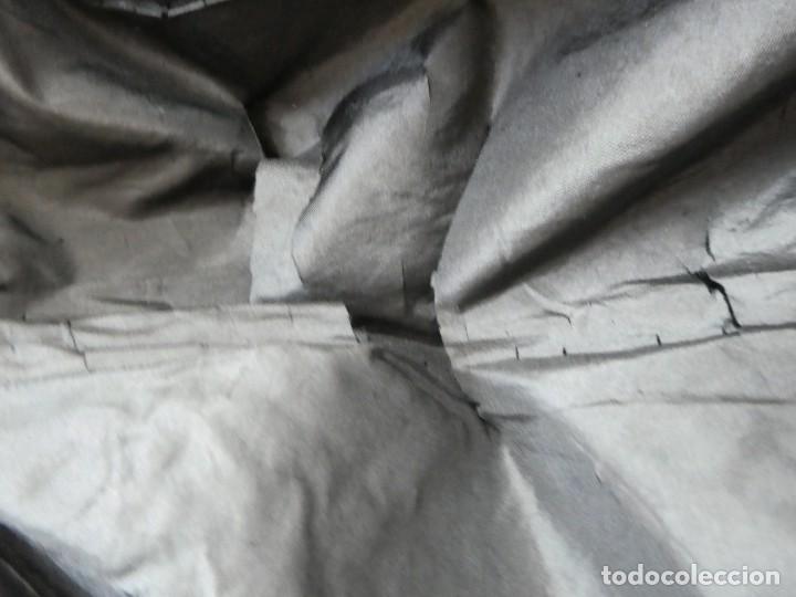 Antig&uuml;edades: ANTIGUA CAPA DE ENCAJE Y SEDA S. XIX - Foto 21