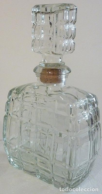 Antig&uuml;edades: BOTELLA LICORERA RECTANGULAR - CRISTAL TALLADO - A&Ntilde;OS 60 - COMO NUEVA - Foto 1