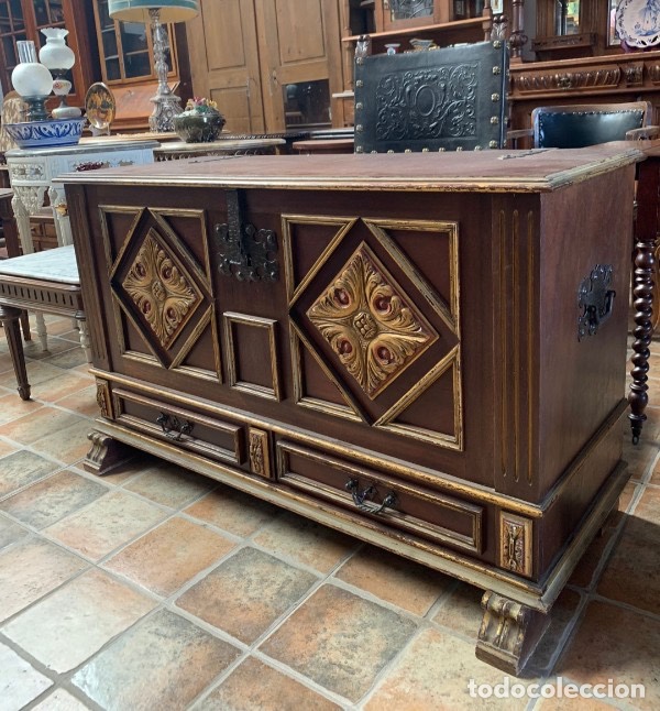 Antig&uuml;edades: Baul o arca de madera maciza policromado - Foto 1
