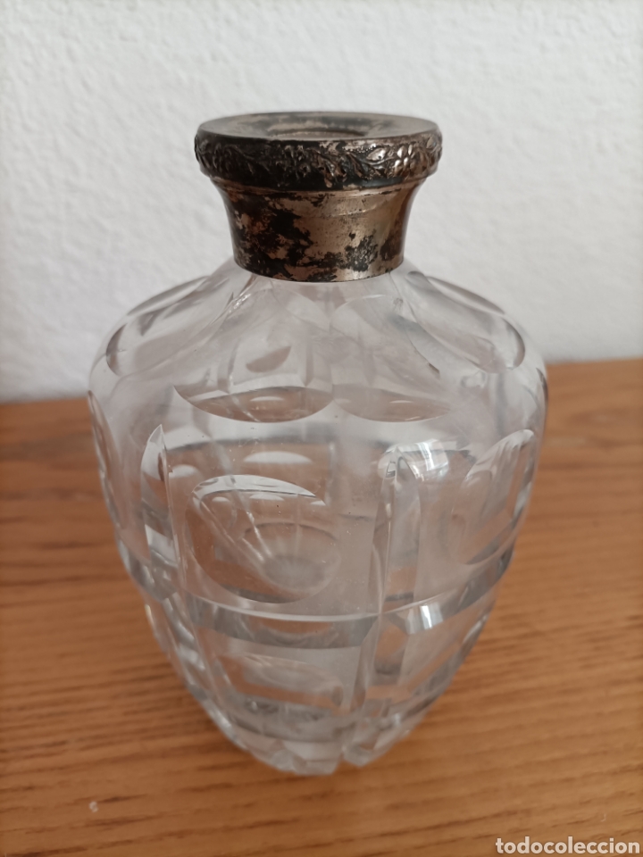 Antig&uuml;edades: Botella de cristal. Tiene la boca taponada. 18 cms - Foto 1