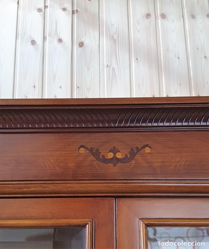 Antig&uuml;edades: VITRINA EN MADERA DE TEKA - Foto 3
