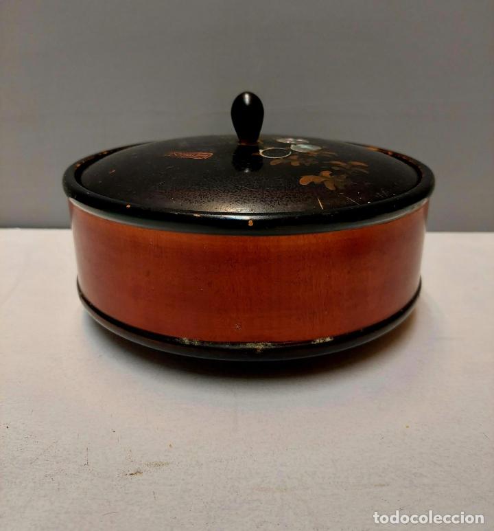 Antig&uuml;edades: CAJA JAPONESA DE MADERA LACADA. - Foto 2