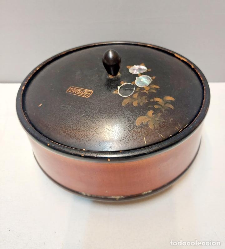 Antig&uuml;edades: CAJA JAPONESA DE MADERA LACADA. - Foto 1