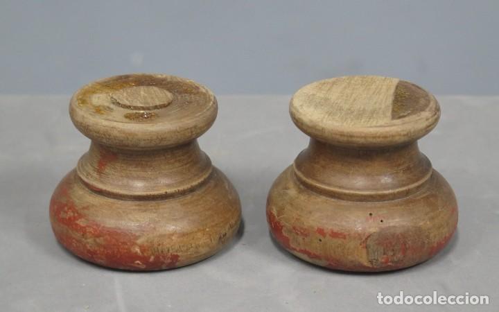 Antig&uuml;edades: PAREJA DE PATAS PARA MUEBLE - Foto 1