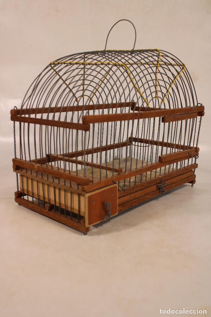 Antig&uuml;edades: jaula de pajaro con alambres y madera - Foto 7