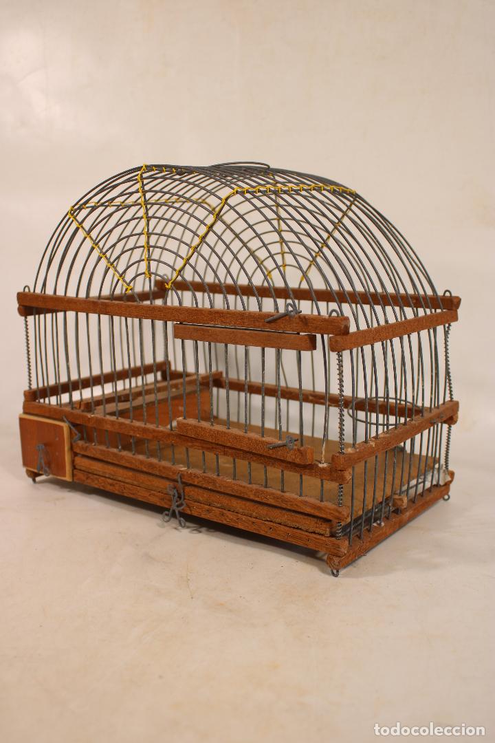 Antig&uuml;edades: jaula de pajaro con alambres y madera - Foto 1
