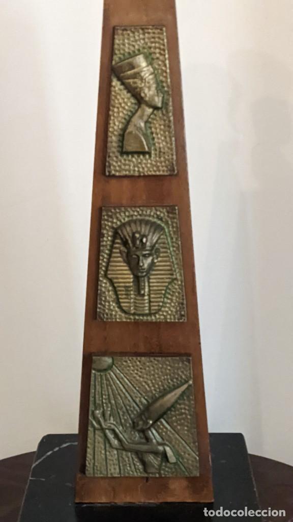 Antig&uuml;edades: LAMPARA OBELISCO MADERA LAT&Oacute;N M&Aacute;RMOL - Foto 2