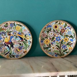 Platos de cerámica con detalles de oro