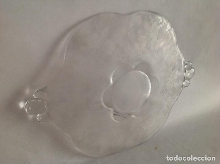 Antig&uuml;edades: Bandeja en forma de flor de cristal moldado - Foto 2