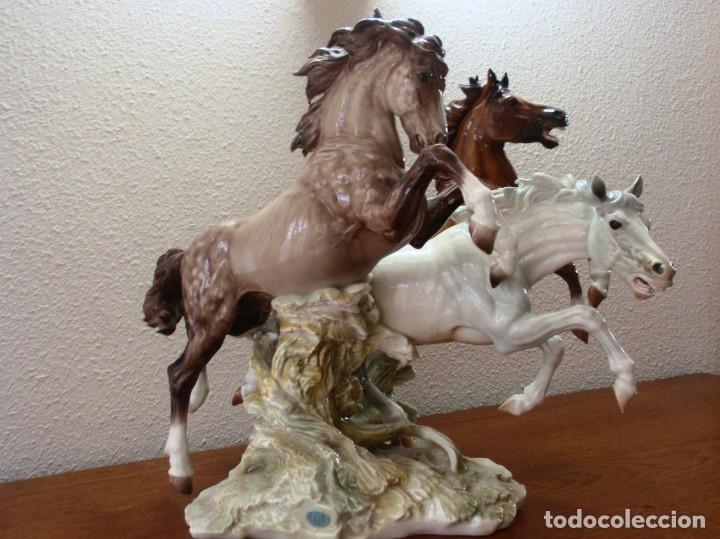 Antig&uuml;edades: Tres caballos de Porcelana Algora - Foto 1