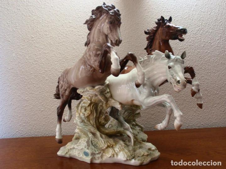 Antig&uuml;edades: Tres caballos de Porcelana Algora - Foto 2