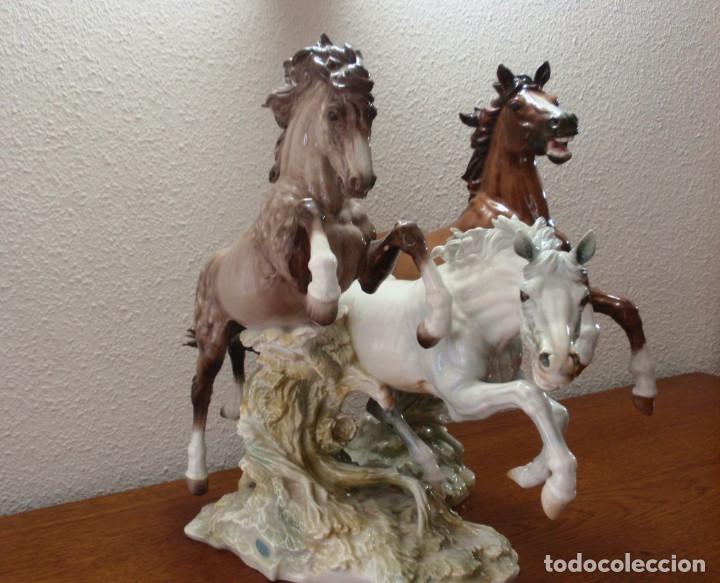 Antig&uuml;edades: Tres caballos de Porcelana Algora - Foto 3