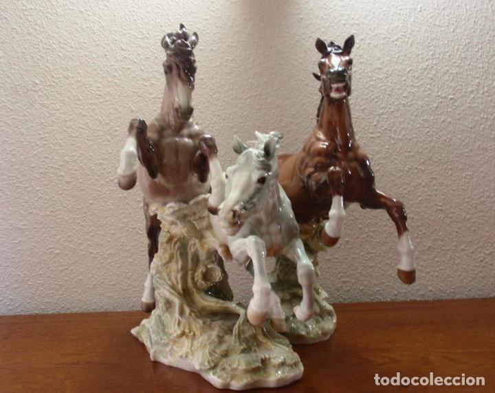 Antig&uuml;edades: Tres caballos de Porcelana Algora - Foto 4