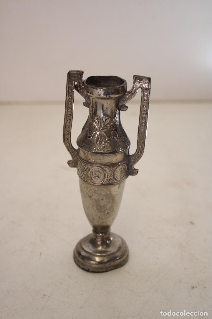 Antig&uuml;edades: antiguo jarron de altar peque&ntilde;o - Foto 1