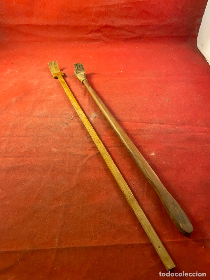 Antig&uuml;edades: Pareja de rascadores de madera - Foto 1