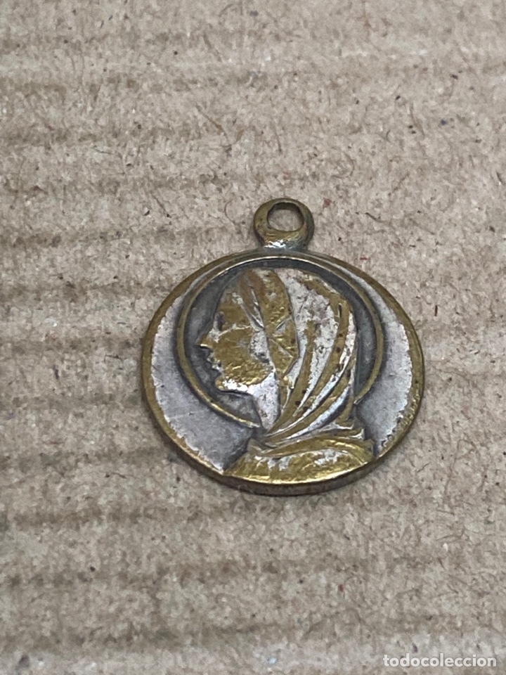 Antig&uuml;edades: Medalla religiosa plateada - Foto 1