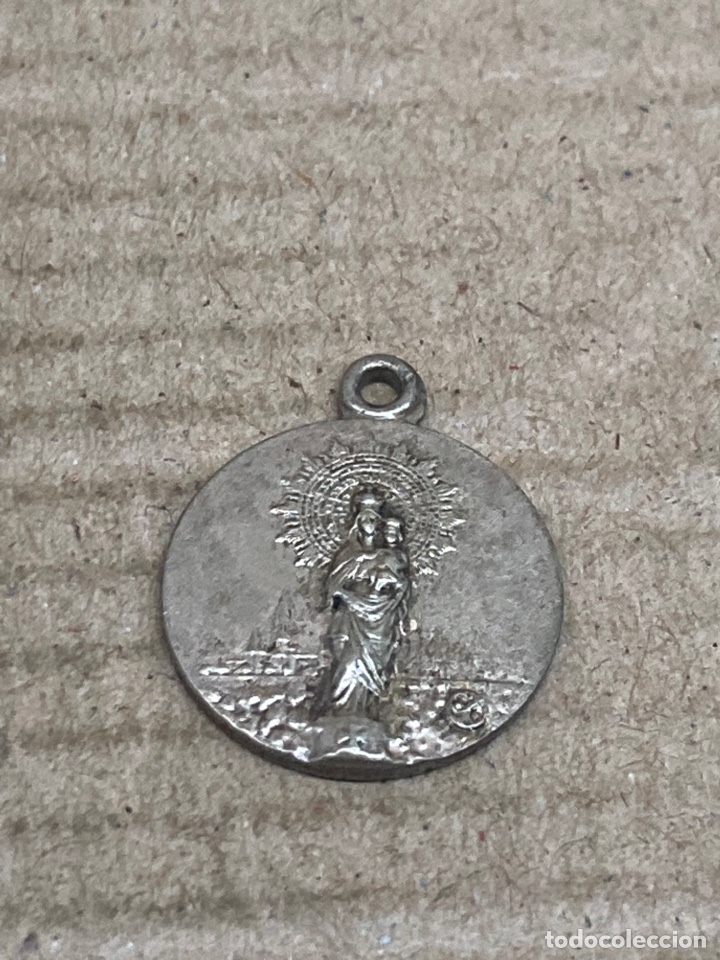 Antig&uuml;edades: Medalla religiosa plateada - Foto 1