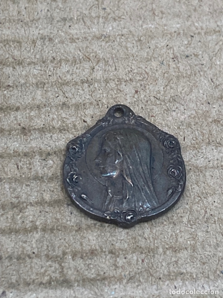 Antig&uuml;edades: Medalla religiosa plateada - Foto 1