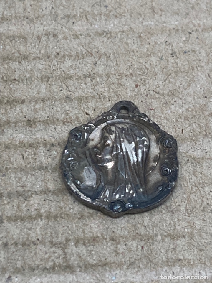 Antig&uuml;edades: Medalla religiosa plateada - Foto 1
