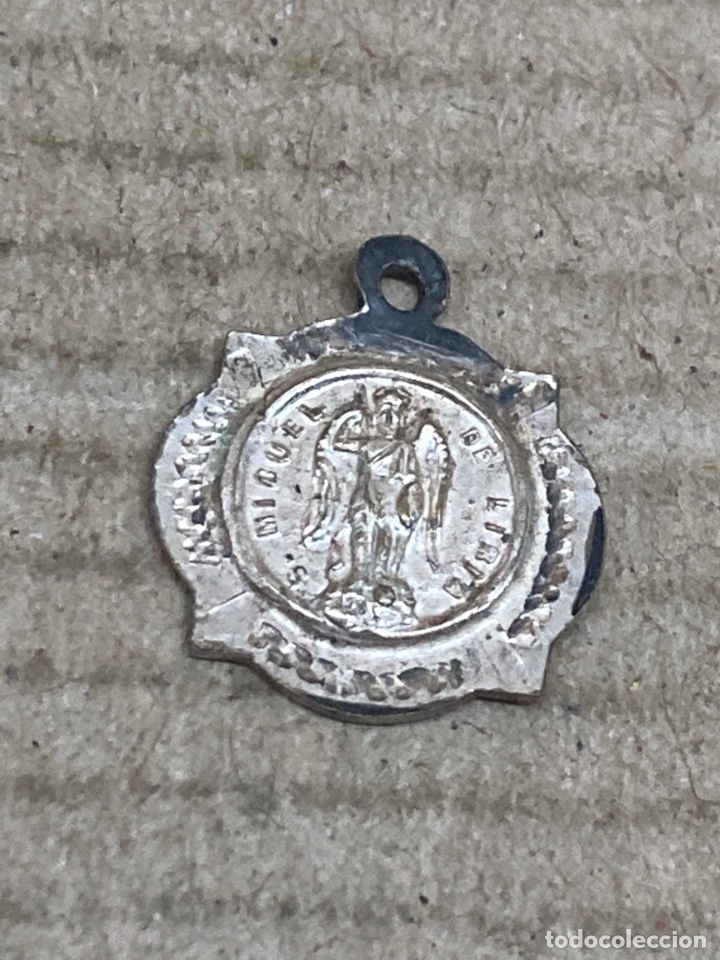 Antig&uuml;edades: Medalla religiosa plateada - Foto 1