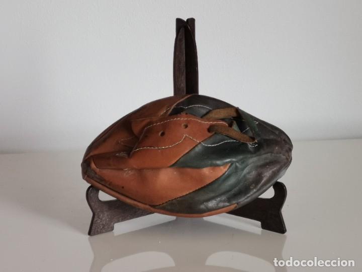 Antig&uuml;edades: ANTIGUO BALON DE RUBBY - Foto 1