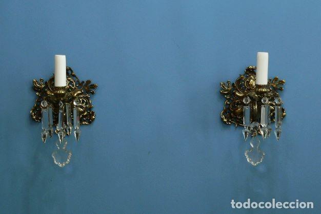 Antig&uuml;edades: PAREJA DE APLIQUES BRONCE Y CRISTAL - Foto 1